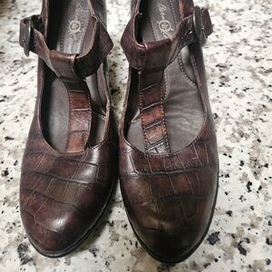 Brown Crown Crocodile Pattern Women's T Strap Heels Shoes 8.5